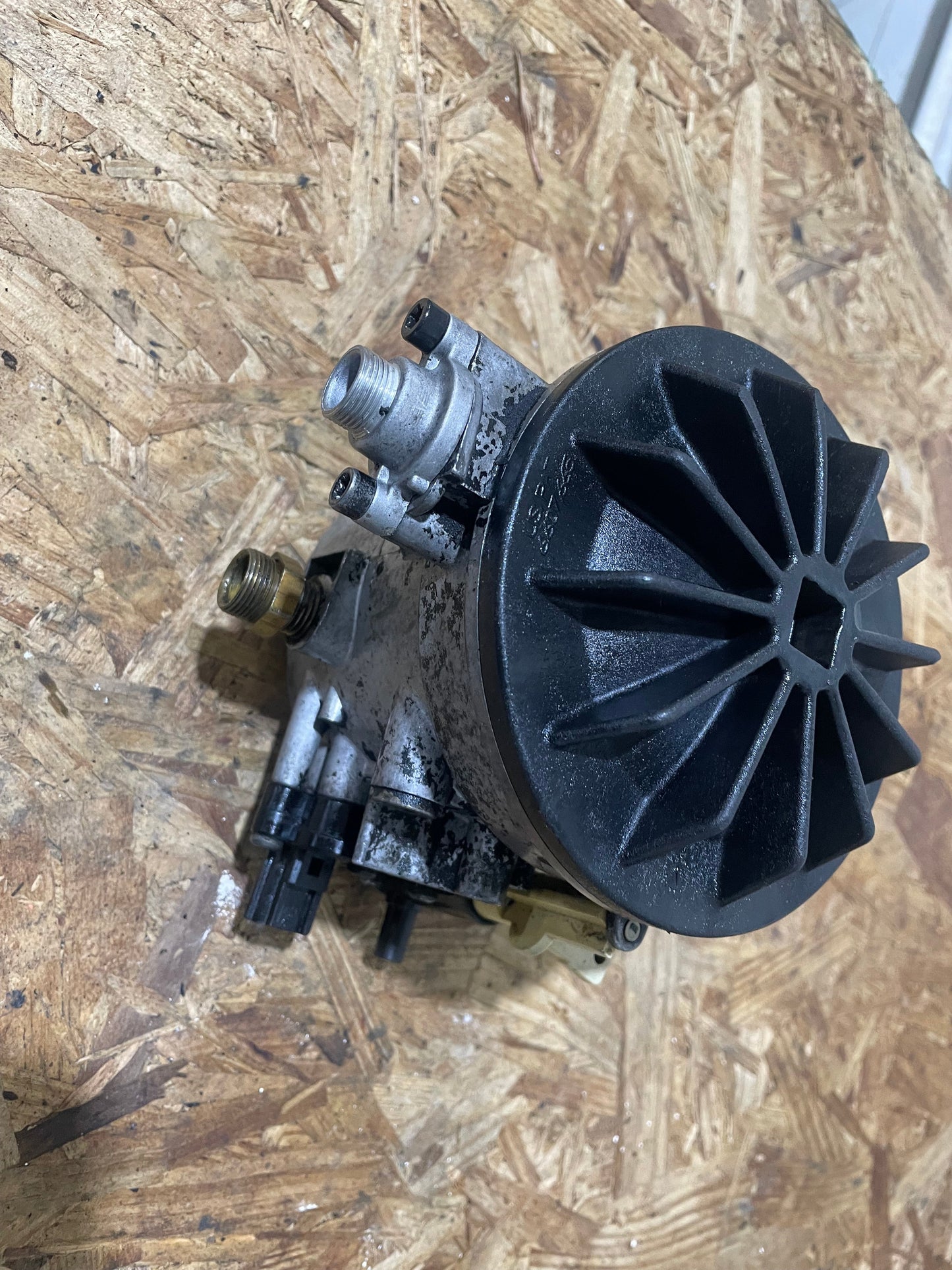 1999 -2003 7.3 POWERSTROKE FUEL BOWL USED OEM
