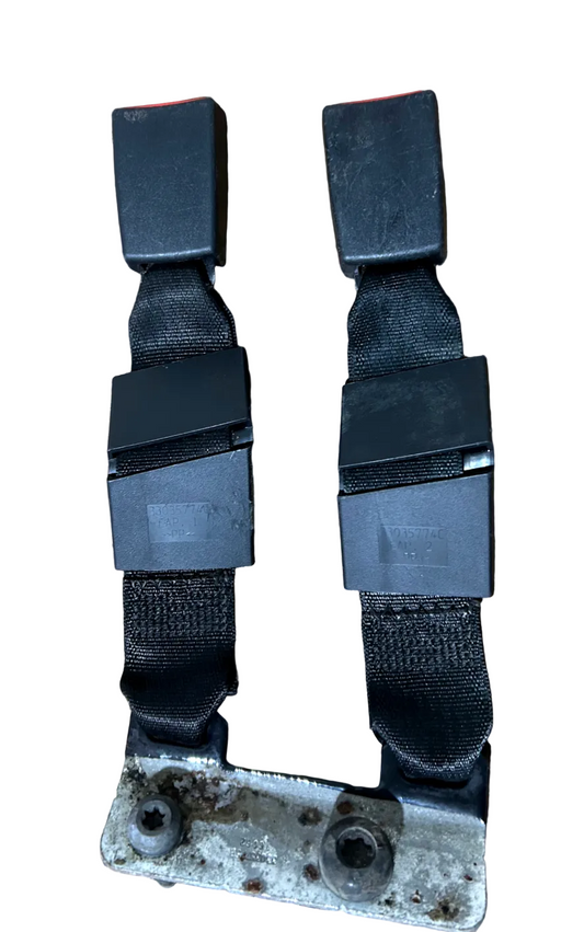 2011-2016 Ford F250 Crew Cab Rear RH and LH Side 2nd Row Seat Belt Buckle Black  USED OEM P#33035774C