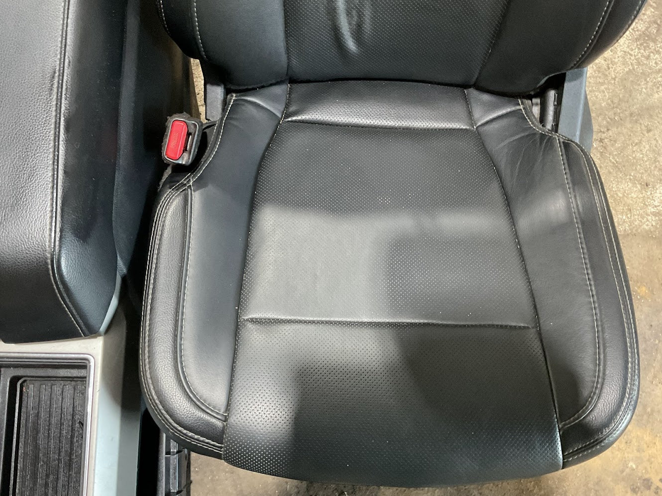 17-2022 FORD F250,F350,F450,F550 CREW CAB LARIAT LEATHER SEATS WITHOUT CONSOLE