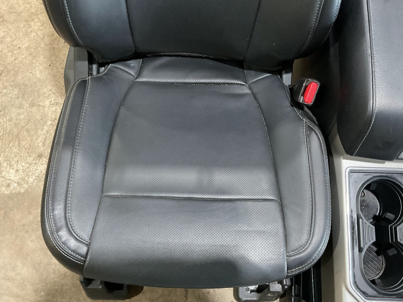 17-2022 FORD F250,F350,F450,F550 CREW CAB LARIAT LEATHER SEATS WITHOUT CONSOLE