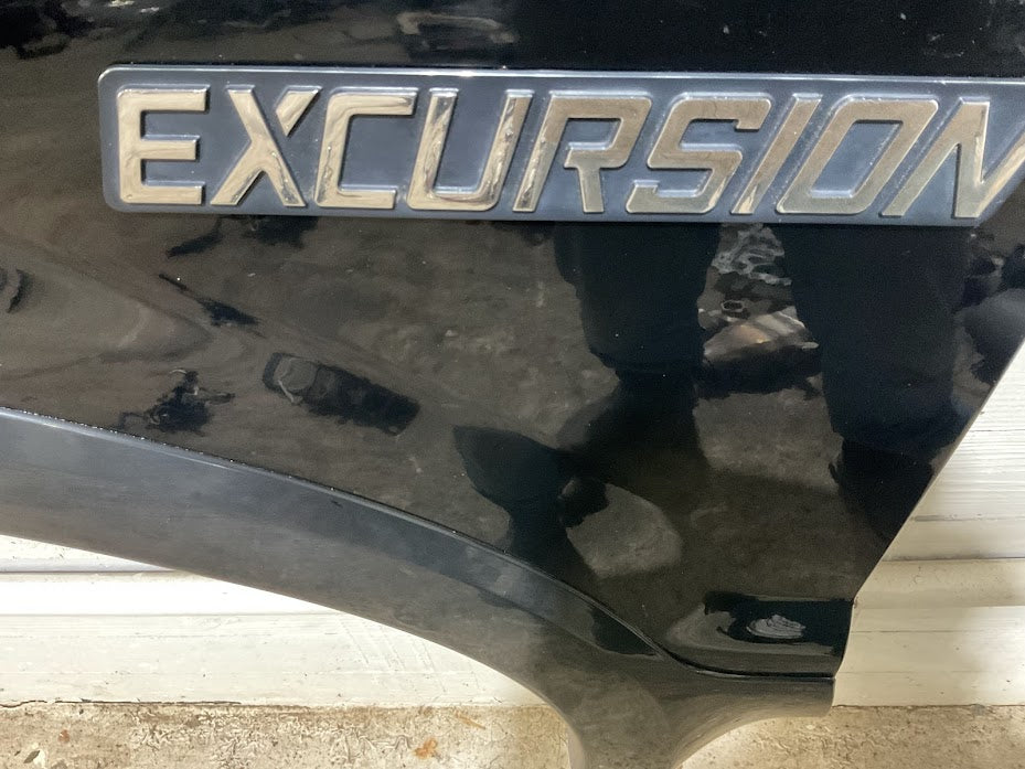 1999–2005 Ford Excursion Left Front Fender Black (UA) | Fits 1999–2007 Ford F-250 / F-350 / F-450 / F-550 | Used OEM