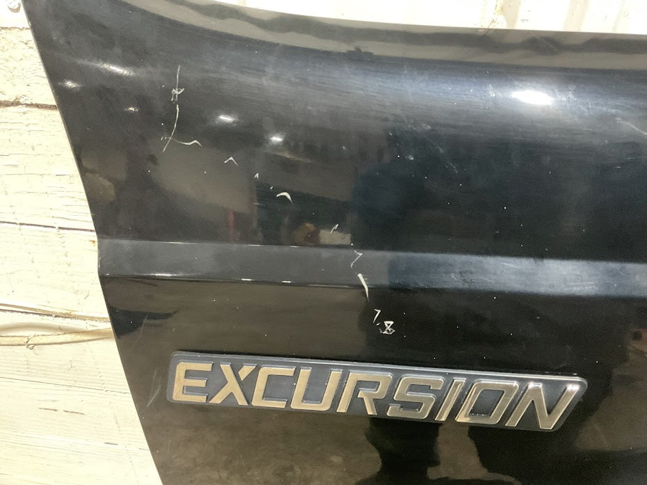 1999–2005 Ford Excursion Right Front Fender Black (UA) | Fits 1999–2007 Ford F-250 / F-350 / F-450 / F-550 | Used OEM
