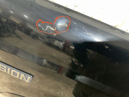 1999–2005 Ford Excursion Right Front Fender Black (UA) | Fits 1999–2007 Ford F-250 / F-350 / F-450 / F-550 | Used OEM