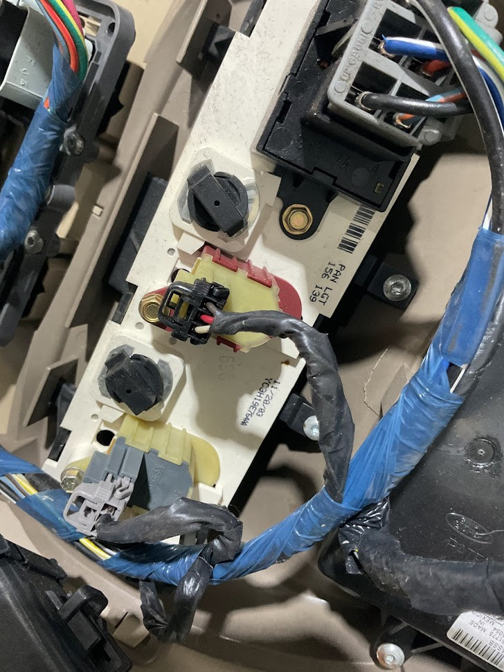 2005 Ford Excursion Overhead Console OEM w/ Compass Display & Driver Info Center – Map Lights Work