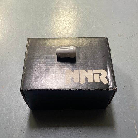 NNR Closed End Spline White lug nuts
